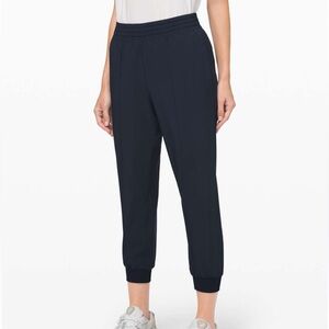 Lululemon wanderer cropped jogger size 6. Navy